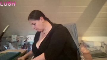 HornyMilfLeah  12-10-2021